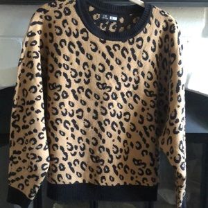 Leopard print sweater. Size S